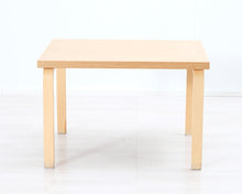 Load image into Gallery viewer, Artek sivupöytä 90 x 75 cm
