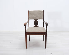 Lataa kuva Galleria-katseluun, 40-luvun puurunkoinen tuoli käsinojilla
