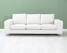 Load image into Gallery viewer, Asko 3-istuttava kangassohva luonnonvalkoinen
