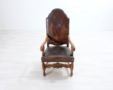 Lataa kuva Galleria-katseluun, Antiikkinen tuoli nahkaverhoilulla
