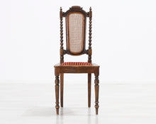 Lataa kuva Galleria-katseluun, Antiikkinen ruokatuoli raidallisella istuimella
