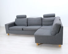 Load image into Gallery viewer, 4-istuttava harmaa divaanisohva
