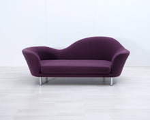 Load image into Gallery viewer, 2-istuttava sohva kaarevalla selkänojalla violetti
