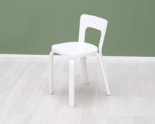 Lataa kuva Galleria-katseluun, Artek 65 tuoli valkoinen
