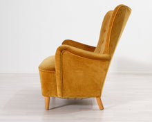 Load image into Gallery viewer, 2-istuttava samettisohva keltainen 1950-luku

