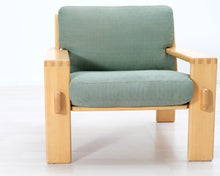 Load image into Gallery viewer, Esko Pajamies Bonanza nojatuoli vihreällä kangasistuimella
