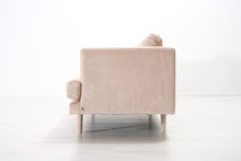 Lataa kuva Galleria-katseluun, 3-istuttava samettisohva vaaleanpunainen
