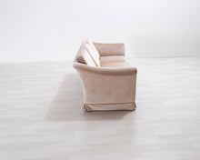 Lataa kuva Galleria-katseluun, 3-istuttava kangassohva vaaleanpunainen
