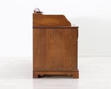 Lataa kuva Galleria-katseluun, Antiikkinen kirjoituspöytä
