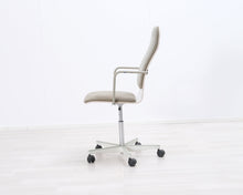 Load image into Gallery viewer, Avarte Yrjö Kukkapuro toimistotuoli vihreä / valkoinen
