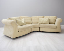 Lataa kuva Galleria-katseluun, 4-istuttava kaareva sohva beige
