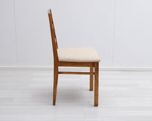 Lataa kuva Galleria-katseluun, Antiikkinen tuoli kangasistuimella
