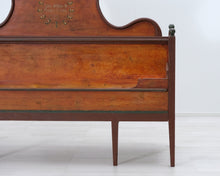 Lataa kuva Galleria-katseluun, Anttiikkinen sivustavedettävä sohva
