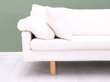 Lataa kuva Galleria-katseluun, 3-istuttava kangassohva valkoinen
