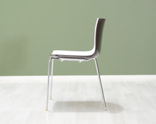 Lataa kuva Galleria-katseluun, Arper Catifa tuoli mustavalkoinen

