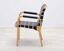 Lataa kuva Galleria-katseluun, Artek 45 nojatuoli musta keinonahka
