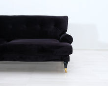 Lataa kuva Galleria-katseluun, 3-istuttava samettisohva musta
