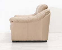Load image into Gallery viewer, 2-istuttava nahkasohva beige

