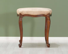 Lataa kuva Galleria-katseluun, Antiikkinen jakkara kangasistuimella
