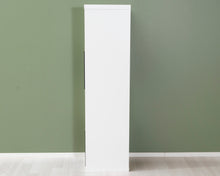 Lataa kuva Galleria-katseluun, IKEA Kallax hylly laatikostolla
