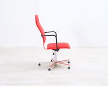 Load image into Gallery viewer, Avarte Yrjö Kukkapuro punainen toimistotuoli
