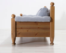 Lataa kuva Galleria-katseluun, 3-istuttava kangassohva vaaleansininen
