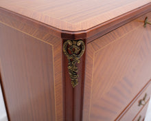 Lataa kuva Galleria-katseluun, Antiikkinen baarikaappi
