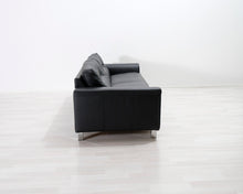 Lataa kuva Galleria-katseluun, Luxi 3-istuttava nahkasohva musta

