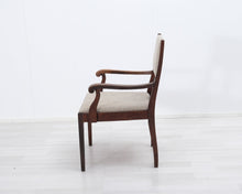 Lataa kuva Galleria-katseluun, 40-luvun puurunkoinen tuoli käsinojilla
