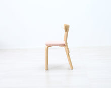 Lataa kuva Galleria-katseluun, Artek 69 tuoli kangasistuimella
