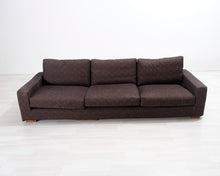 Lataa kuva Galleria-katseluun, 4-istuttava kangassohva tummanruskea
