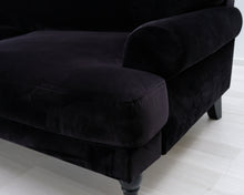 Lataa kuva Galleria-katseluun, 3-istuttava samettisohva musta
