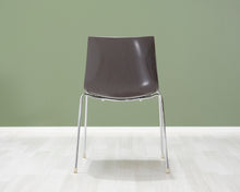 Lataa kuva Galleria-katseluun, Arper Catifa tuoli mustavalkoinen
