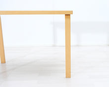 Load image into Gallery viewer, Artek pöytä 60 x 100 cm koivu / musta
