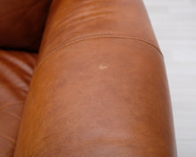 Load image into Gallery viewer, 2-istuttava nahkasohva ruskea
