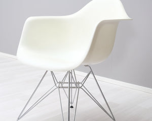 Vitra Eames DAR tuoli valkoinen