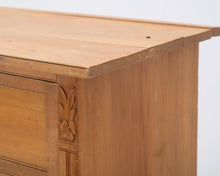 Lataa kuva Galleria-katseluun, Antiikkinen lipasto
