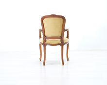 Lataa kuva Galleria-katseluun, Rokokootyylinen käsinojallinen tuoli
