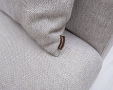 Load image into Gallery viewer, Asko Torino 3-istuttava vuodesohva vaaleanharmaa
