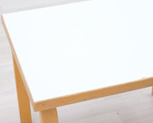 Lataa kuva Galleria-katseluun, Artek lastenpöytä 60 x 80 cm valkoinen
