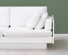 Lataa kuva Galleria-katseluun, Artek 555 Ben Af Schulten 2-istuttava sohva valkoinen
