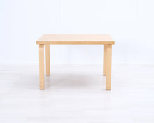 Load image into Gallery viewer, Artek sivupöytä 75 x 90 cm koivu
