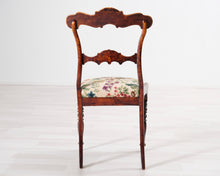 Lataa kuva Galleria-katseluun, Antiikkinen tuoli kangasistuimella
