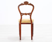 Lataa kuva Galleria-katseluun, Antiikkinen tuoli kangasistuimella
