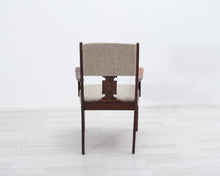 Lataa kuva Galleria-katseluun, 40-luvun puurunkoinen tuoli käsinojilla
