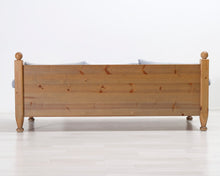 Lataa kuva Galleria-katseluun, 3-istuttava kangassohva vaaleansininen
