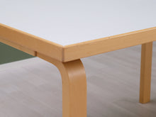 Load image into Gallery viewer, Artek ruokapöytä koivu / valkoinen 120 x 85 cm
