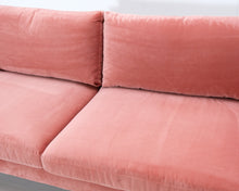 Lataa kuva Galleria-katseluun, 3-istuttava samettisohva koralli
