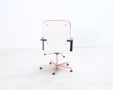 Load image into Gallery viewer, Avarte Yrjö Kukkapuro punainen toimistotuoli
