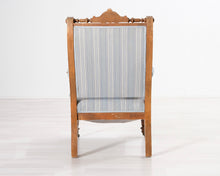 Lataa kuva Galleria-katseluun, Antiikkinen nojatuoli raidallisella istuimella 1800-luku
